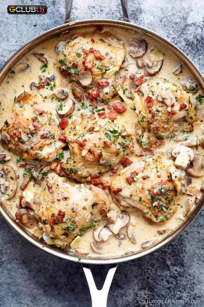 น่องไก่อบครีมกับเห็ดและเบคอน