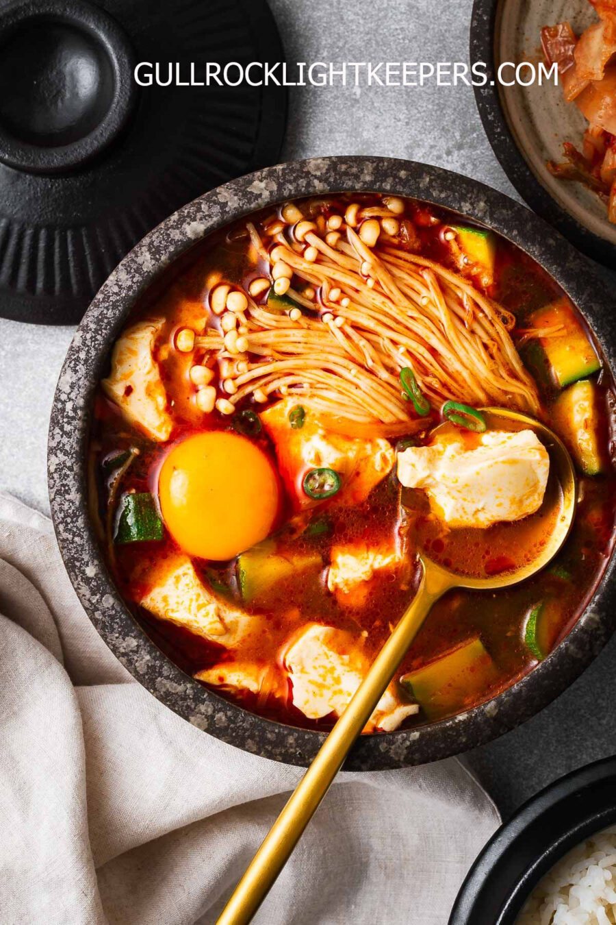 ซุนดูบูจิเก (Sundubu Jjigae) ซุปเต้าหู้อ่อนเกาหลี เมนูร้อน ๆ เพื่อสุขภาพ