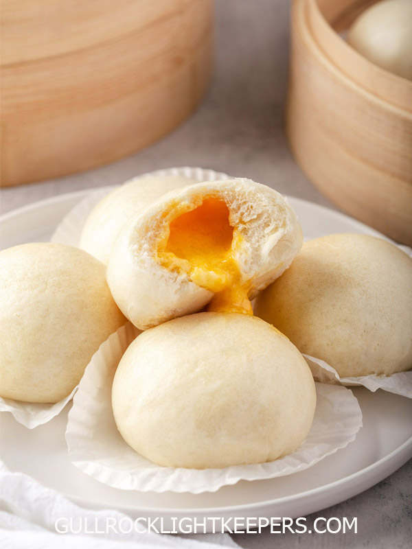 ซาลาเปาไส้ไข่เค็มลาวาโฮมเมด สูตรทำง่าย อร่อยฟินได้ที่บ้าน